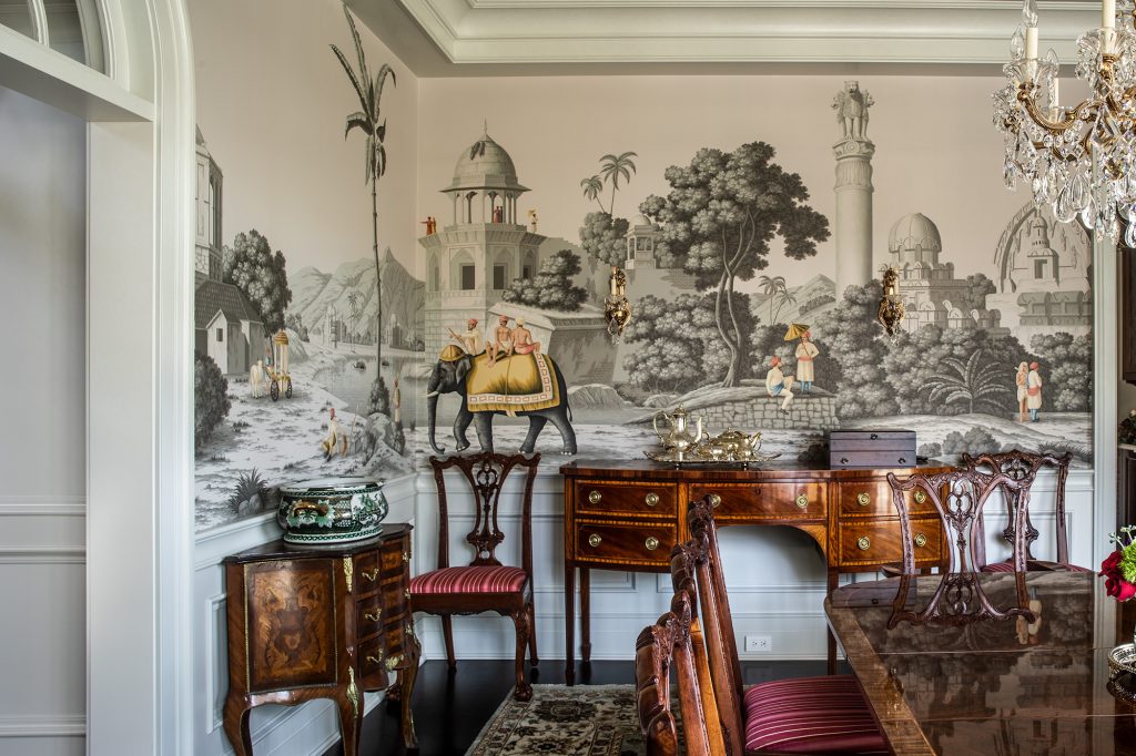 The wallpaper is hand-painted by  de Gournay and reflects the interior design’s spirit of  adventure and world exploration. 
