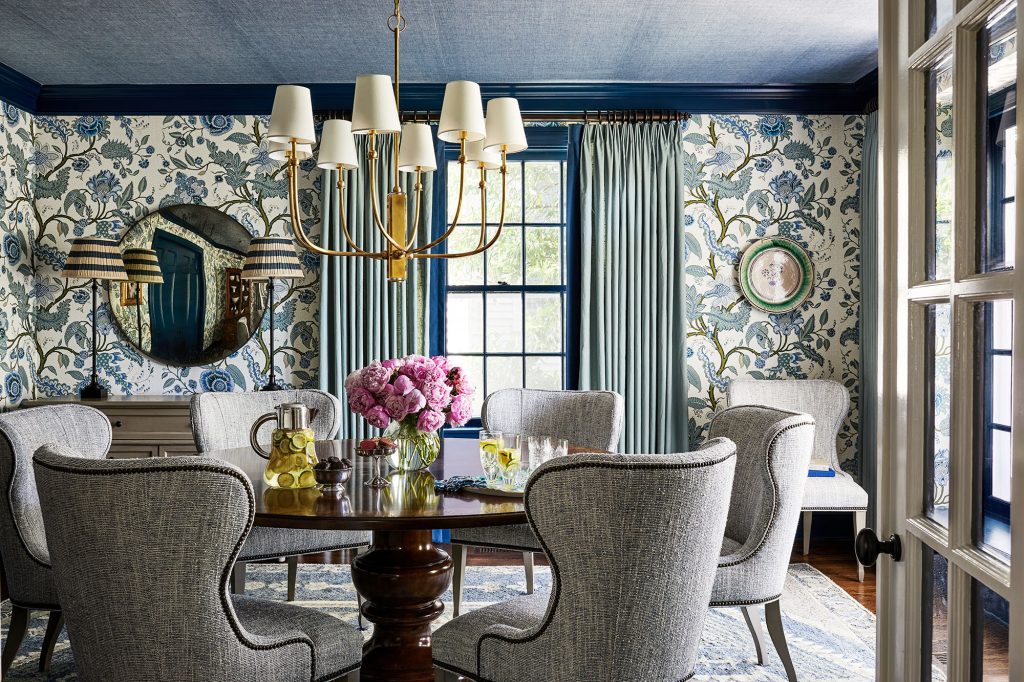 In the dining room, bold elements are paired with the traditional; the wallpapered spaces become playful rather than stodgy. Photo by Stacy Zarin Goldberg 2022